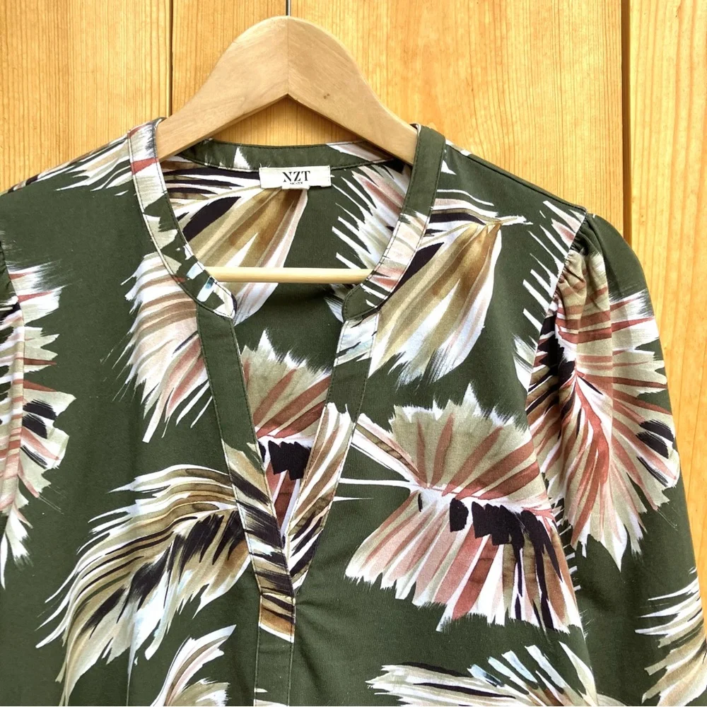 Bundle of 2 Nic + Zoe Floral Leave Pattern Tops Sz Medium - Picture 2 of 6